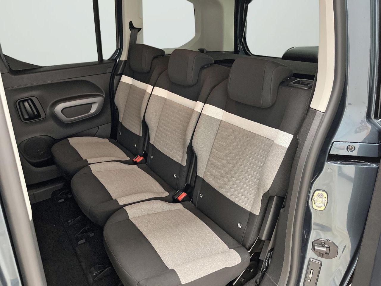 Citroën Berlingo Talla M Plus Diésel 100CV Manual M1 17