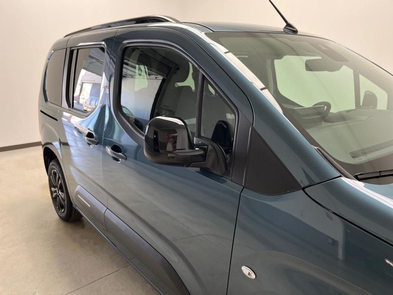 Citroën Berlingo Talla M Plus Diésel 100CV Manual M1 30