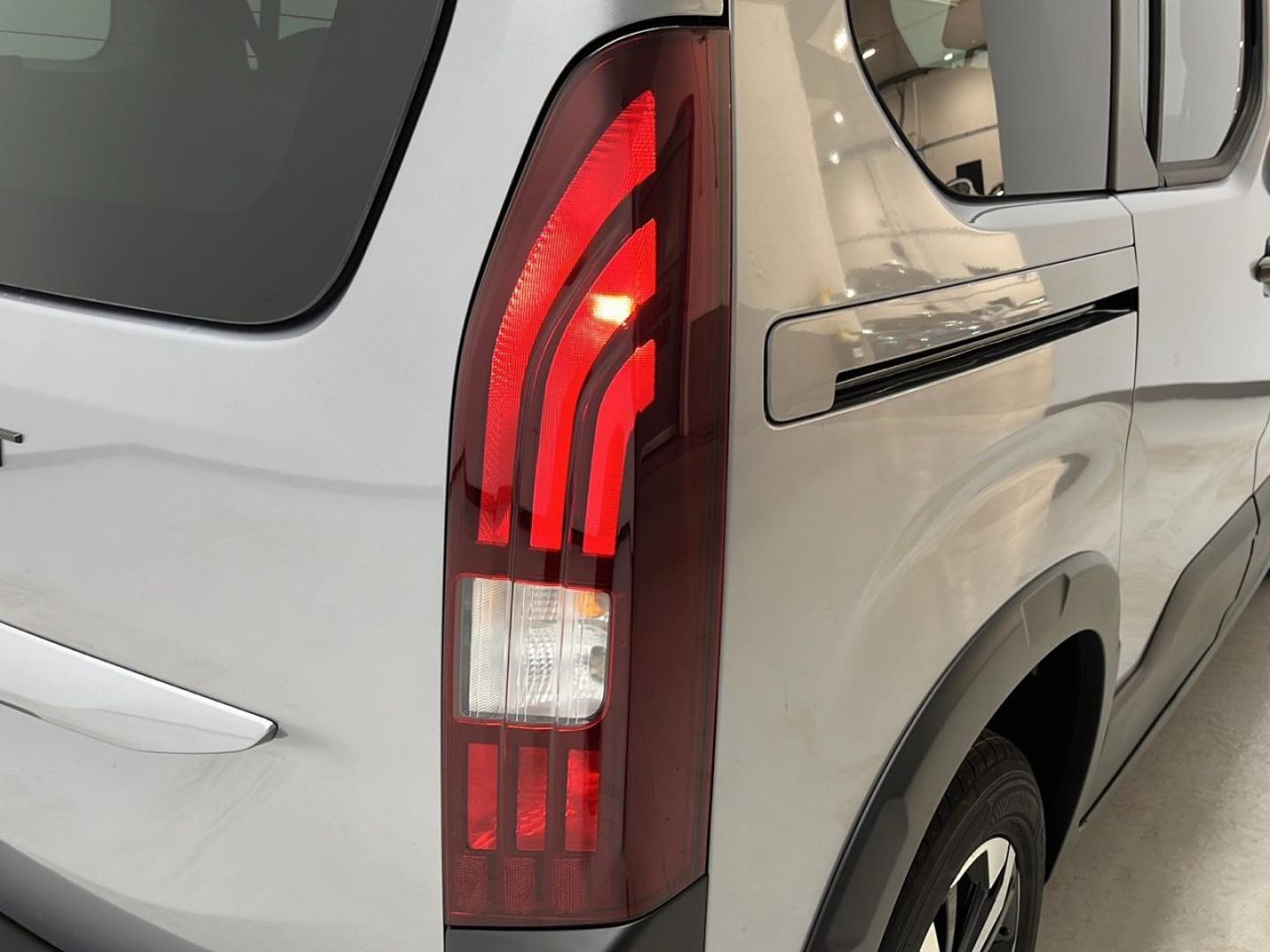 Peugeot Rifter GT BlueHDi 130 S&S EAT8 Standard M1 18